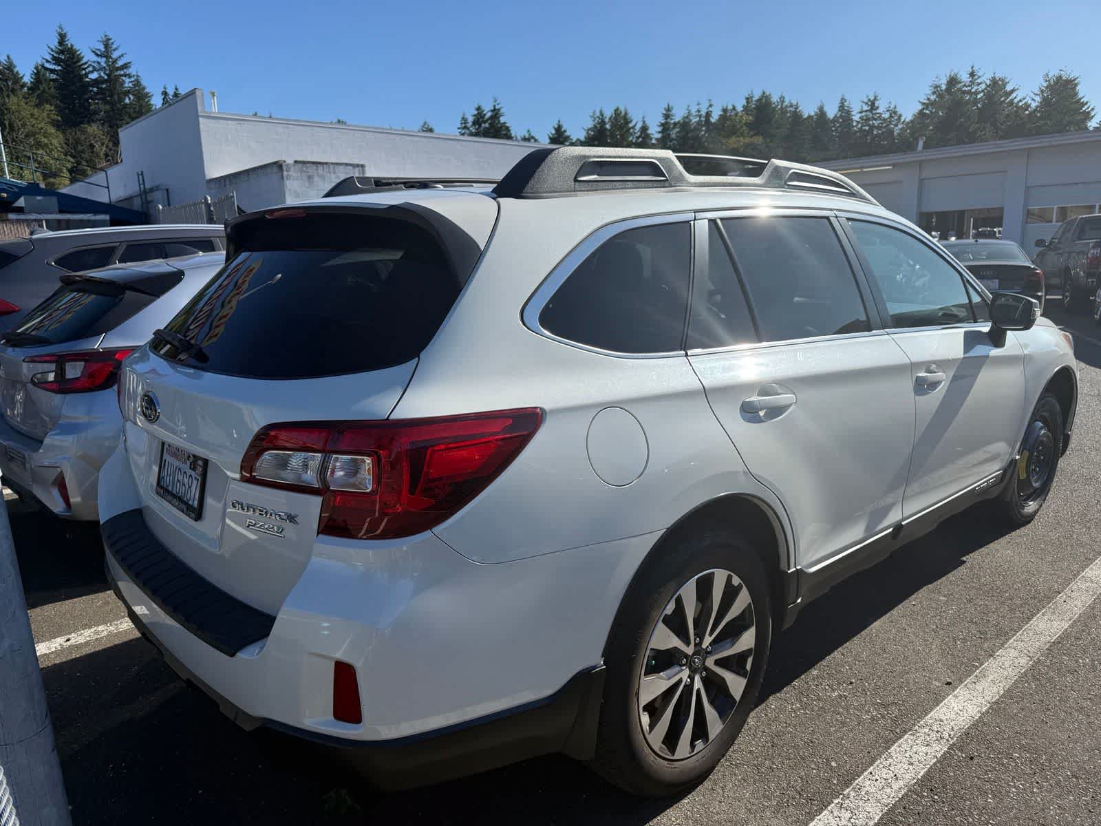 Used 2015 Subaru Outback 2.5i Limited AWD/4WD image 3