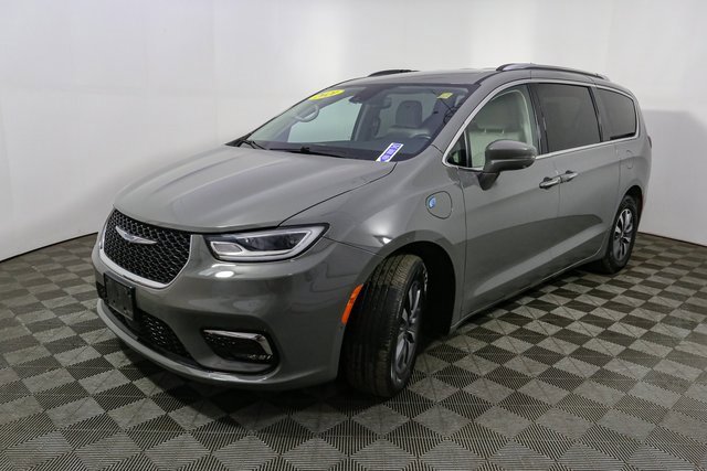 Used 2021 Chrysler Pacifica Touring-L image 5