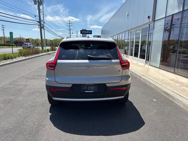 Certified 2025 Volvo XC40 B5 Plus AWD/4WD image 4