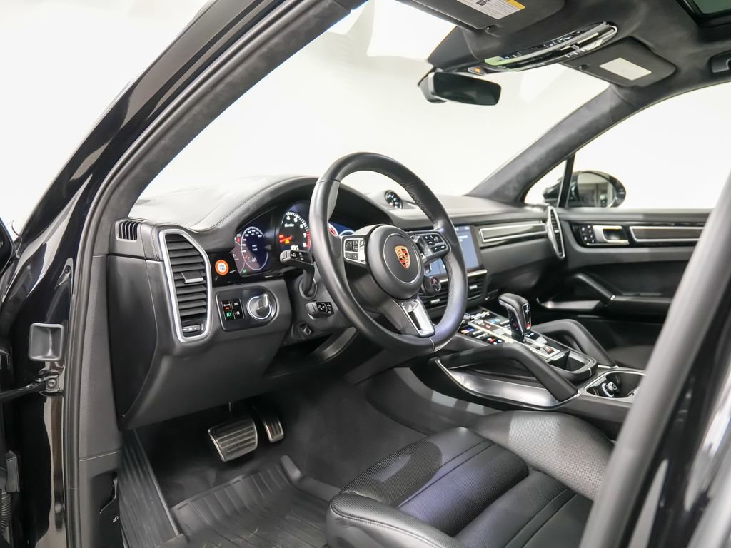 Certified 2020 Porsche Cayenne Turbo AWD/4WD image 4