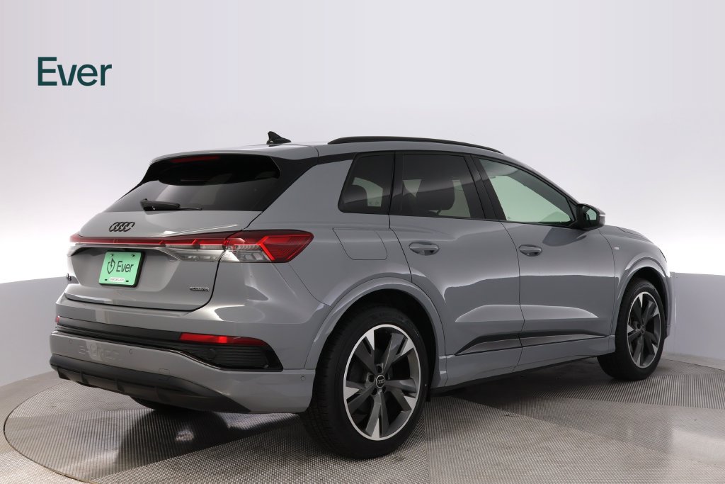 Used 2024 Audi Q4 e-tron Prestige w/ Black Optic Package AWD/4WD image 3