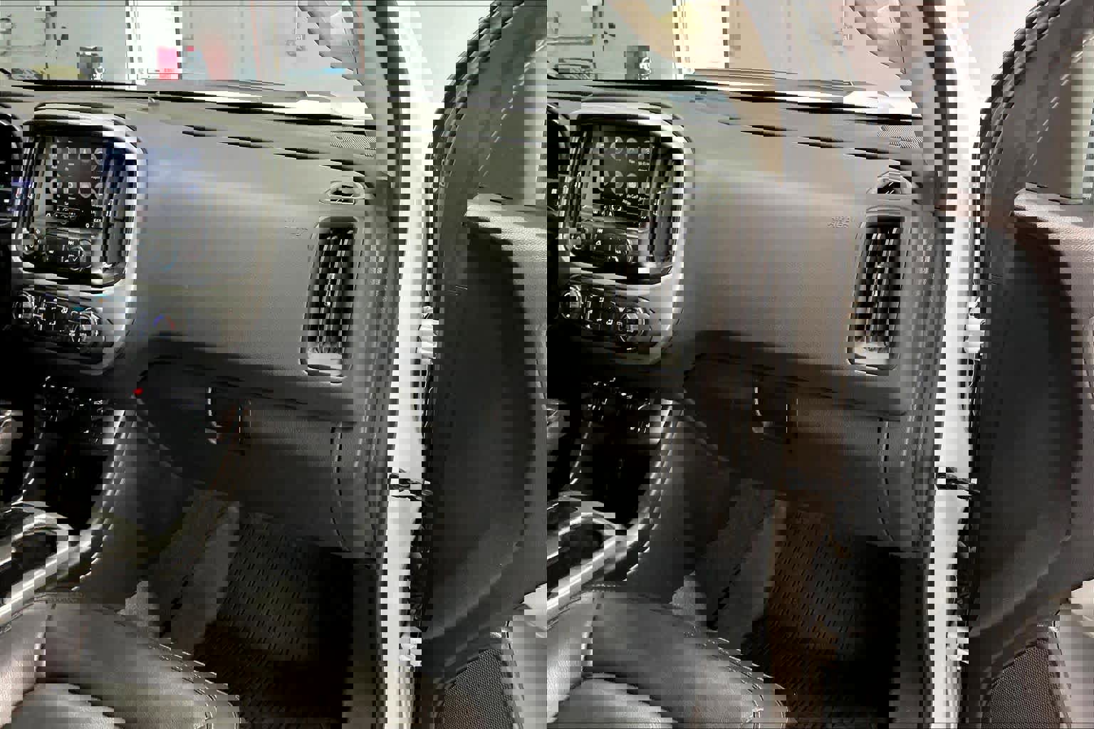 Used 2021 Chevrolet Colorado ZR2 w/ Colorado ZR2 Bison Edition image 18