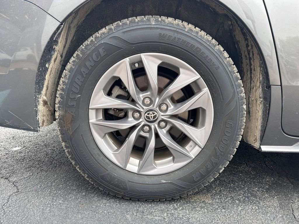 Certified 2023 Toyota Sienna XLE FWD image 51