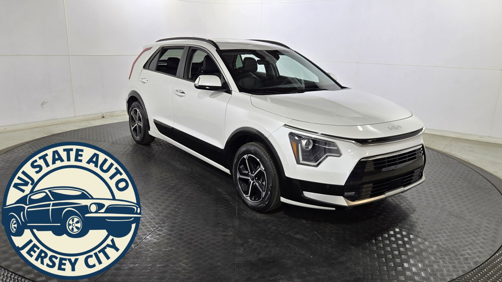Used 2023 Kia Niro SX