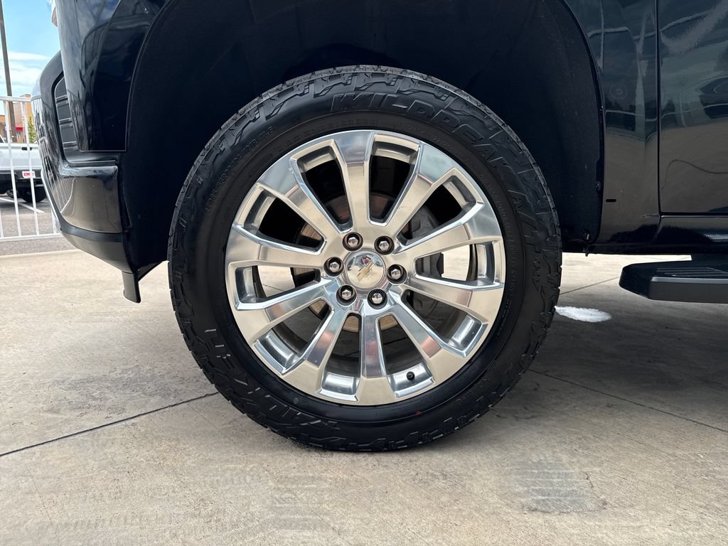 Used 2020 Chevrolet Silverado 1500 High Country w/ Technology Package AWD/4WD image 27