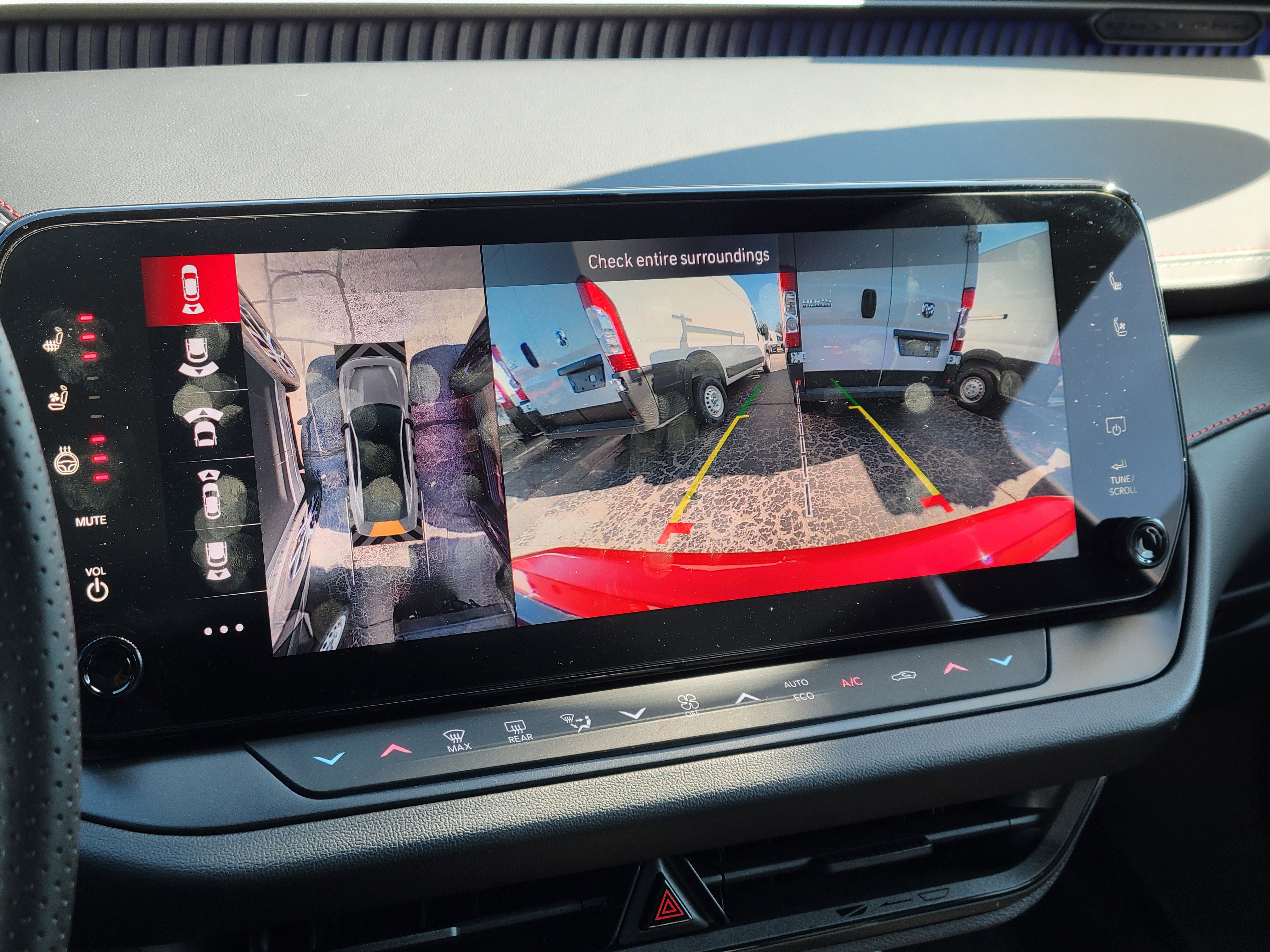 Used 2024 Dodge Charger R/T w/ Plus Group image 17