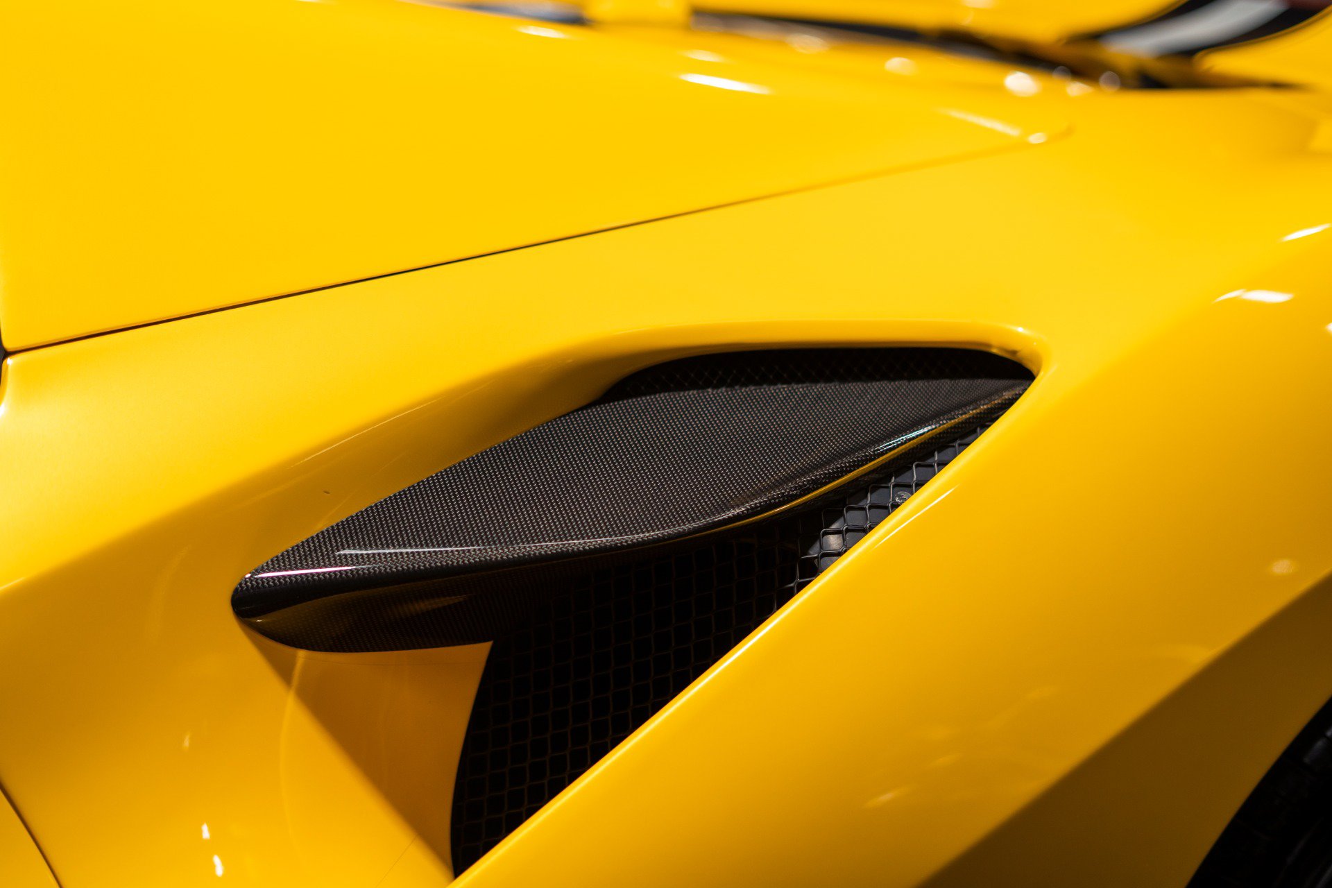 Used 2021 Ferrari F8 Tributo RWD image 18