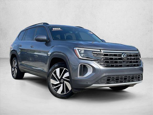 Used 2024 Volkswagen Atlas SE w/ Panoramic Sunroof Package FWD image 12
