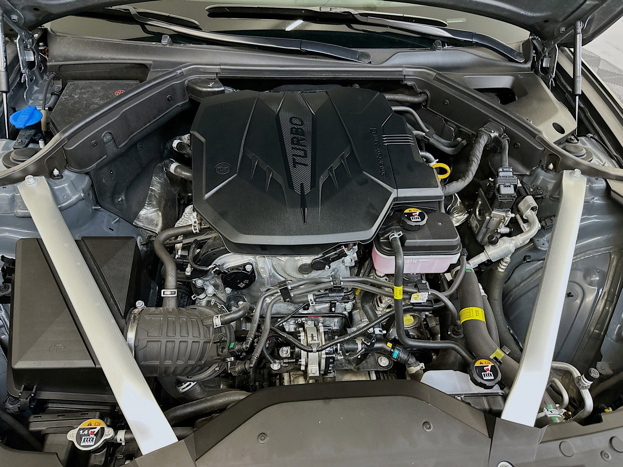 Used 2025 Genesis G70 2.5T image 34