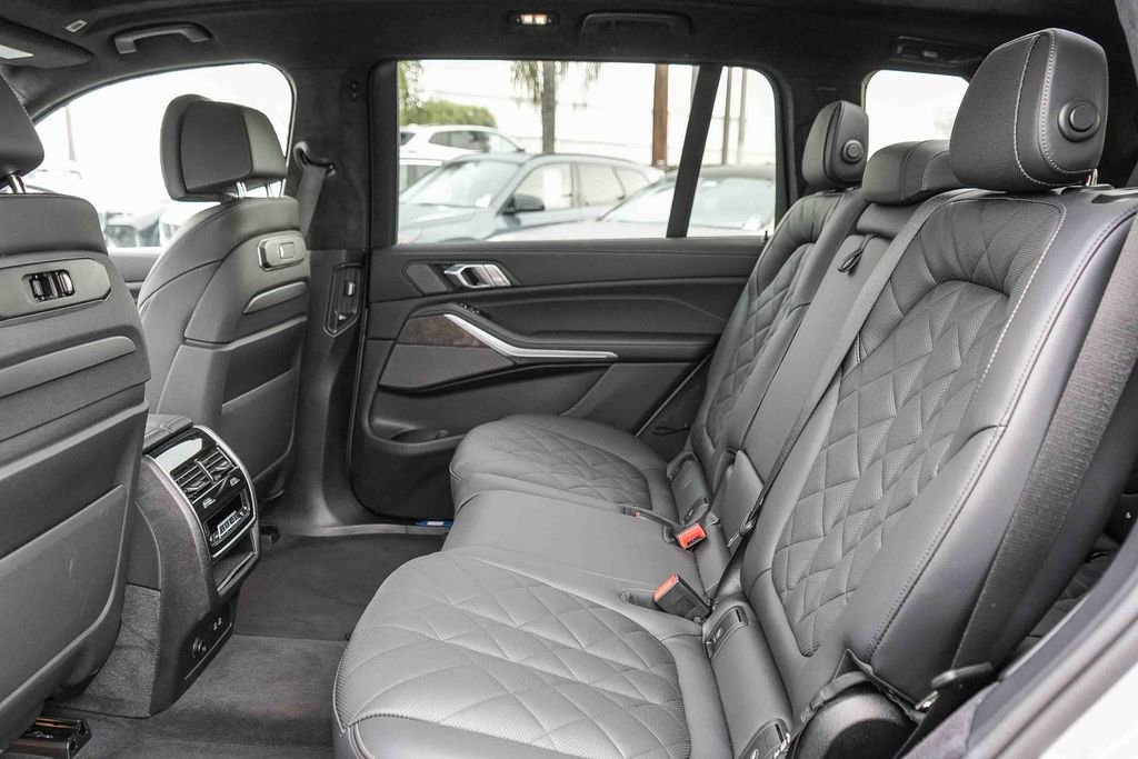 Used 2026 BMW X7 xDrive40i w/ Executive Package image 18