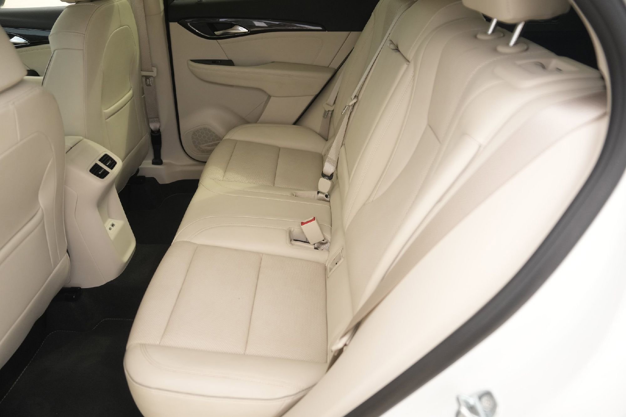 Used 2023 Buick Envision Essence image 27