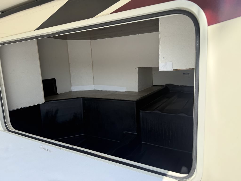 Used 2017 Ford E-450 and Econoline 450 Super Duty w/ Motorhome Prep Package RWD image 10