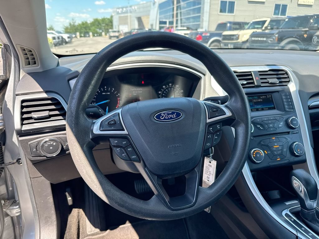 Used 2014 Ford Fusion SE FWD image 11