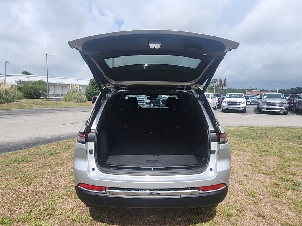 New 2026 Jeep Grand Cherokee Laredo X RWD image 27