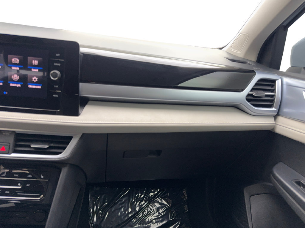 Used 2025 Volkswagen Taos SE FWD image 61