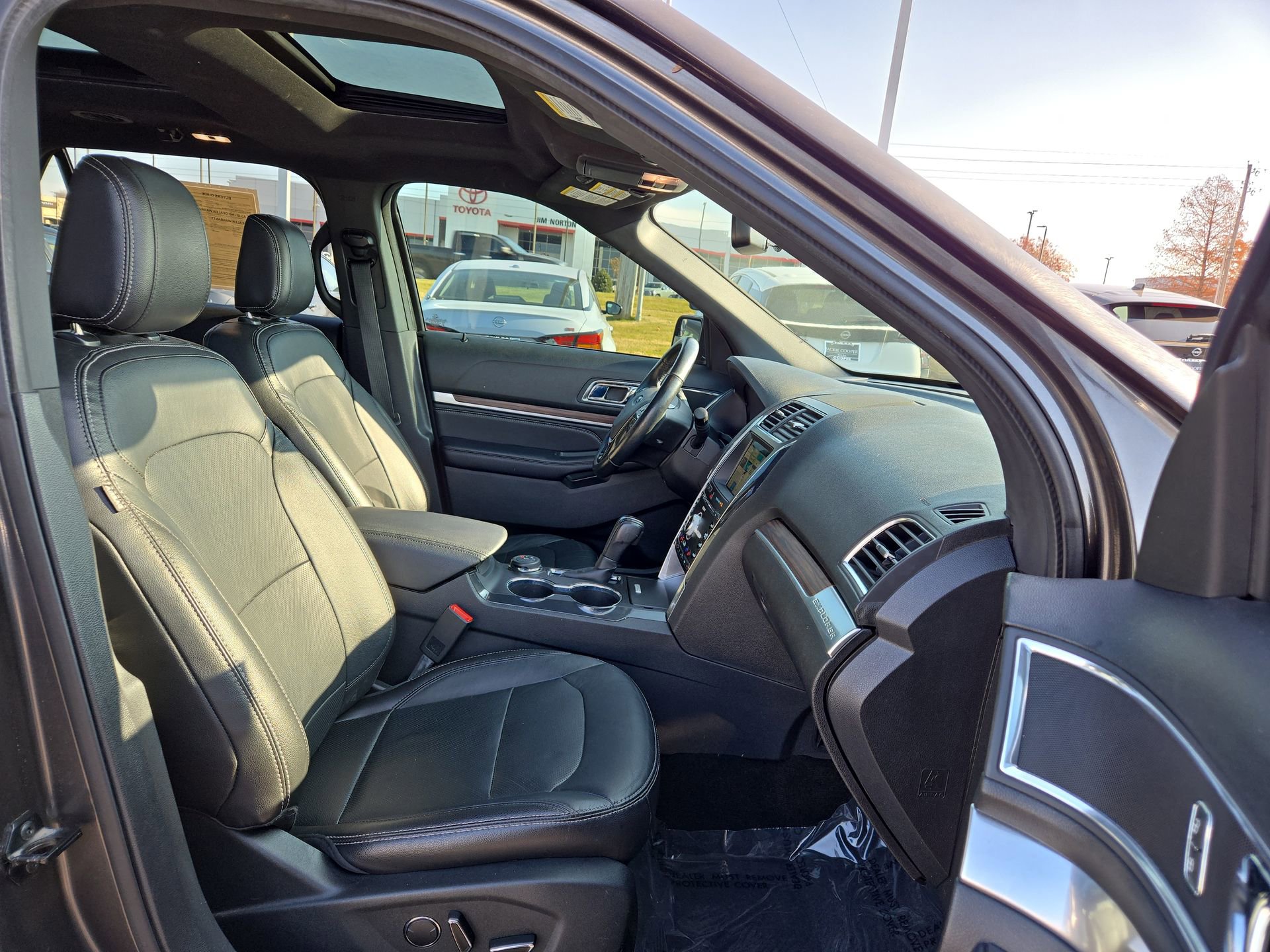 Used 2018 Ford Explorer Limited image 14