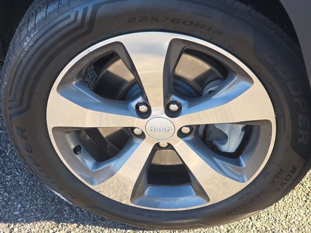 Used 2019 Jeep Cherokee Limited image 11