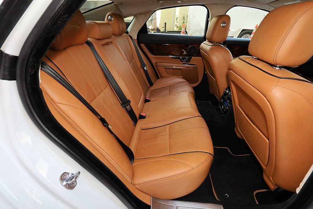 Used 2014 Jaguar XJ AWD image 31