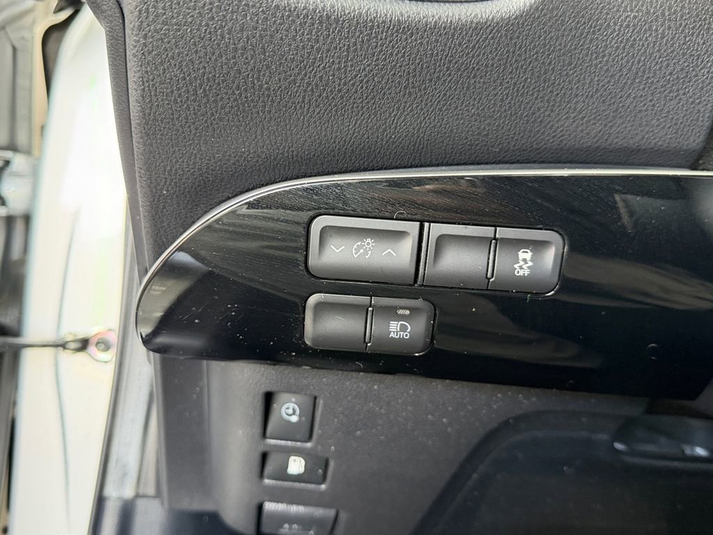 Used 2017 Toyota Prius Prime Plus w/ Carpet Mat Package image 20