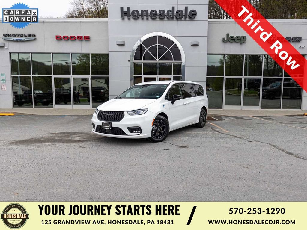 Used 2024 Chrysler Pacifica Limited