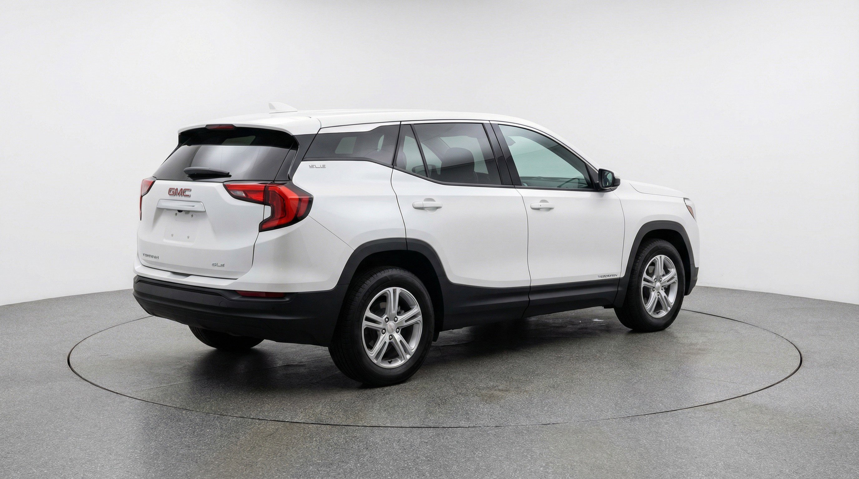 Used 2024 GMC Terrain SLE image 9