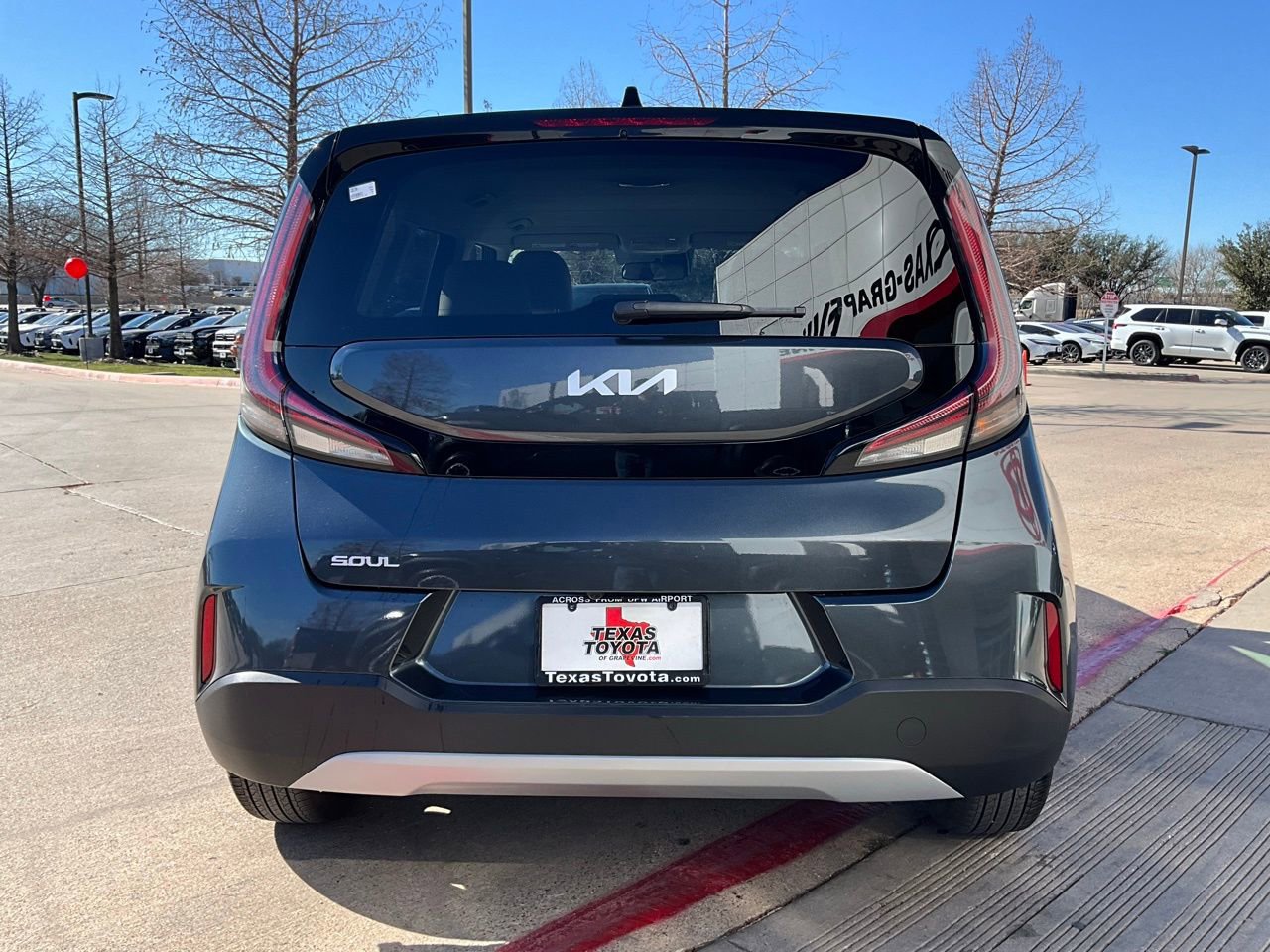 Used 2025 Kia Soul LX w/ LX Technology Package image 7