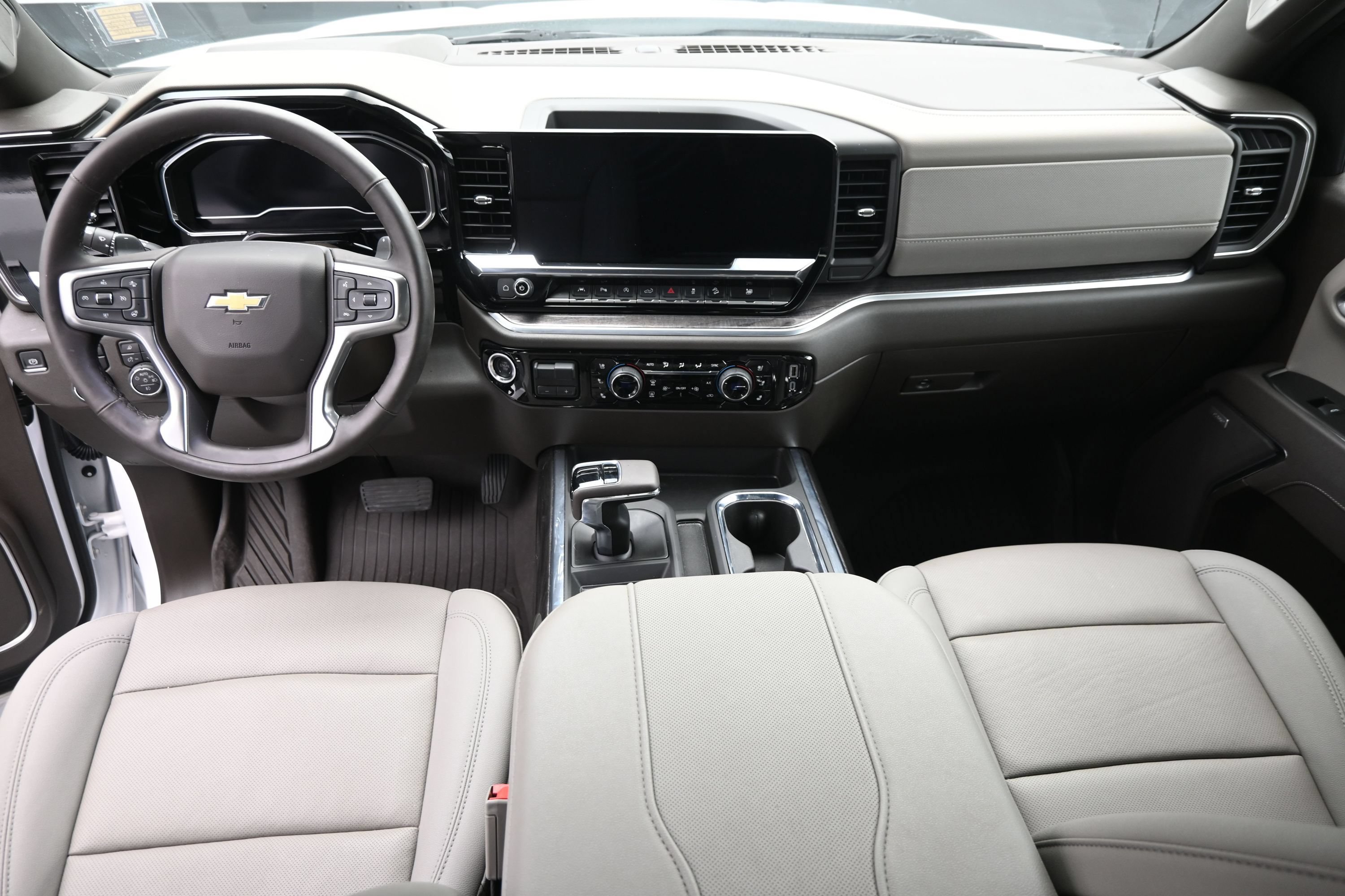 Used 2025 Chevrolet Silverado 1500 LTZ w/ LTZ Premium Package AWD/4WD image 16