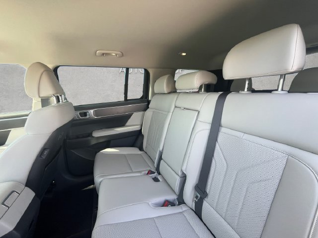 Used 2025 Hyundai Santa Fe SEL FWD image 22