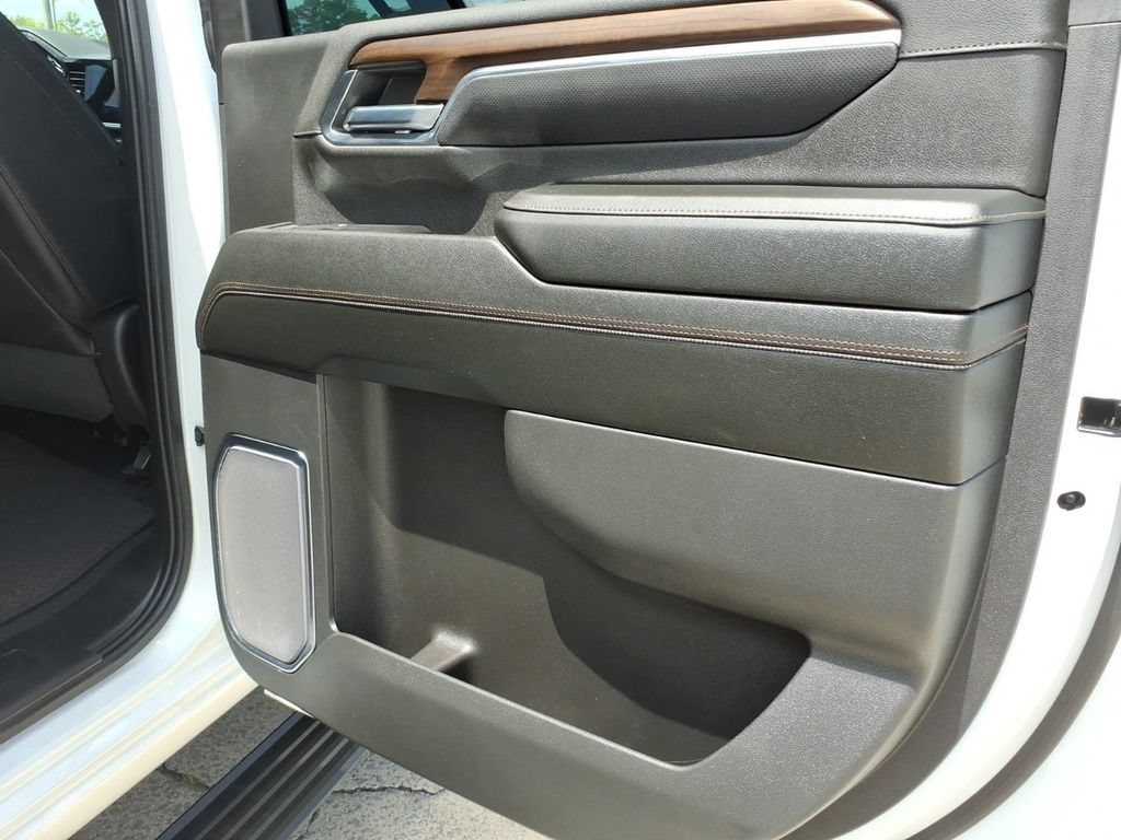 Used 2024 Chevrolet Silverado 2500 High Country w/ High Country Premium Package AWD/4WD image 14