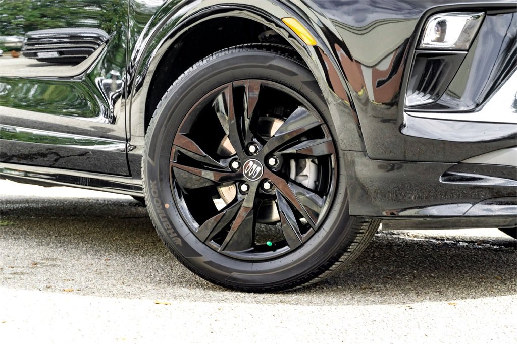 Used 2024 Buick Encore GX Sport Touring image 2