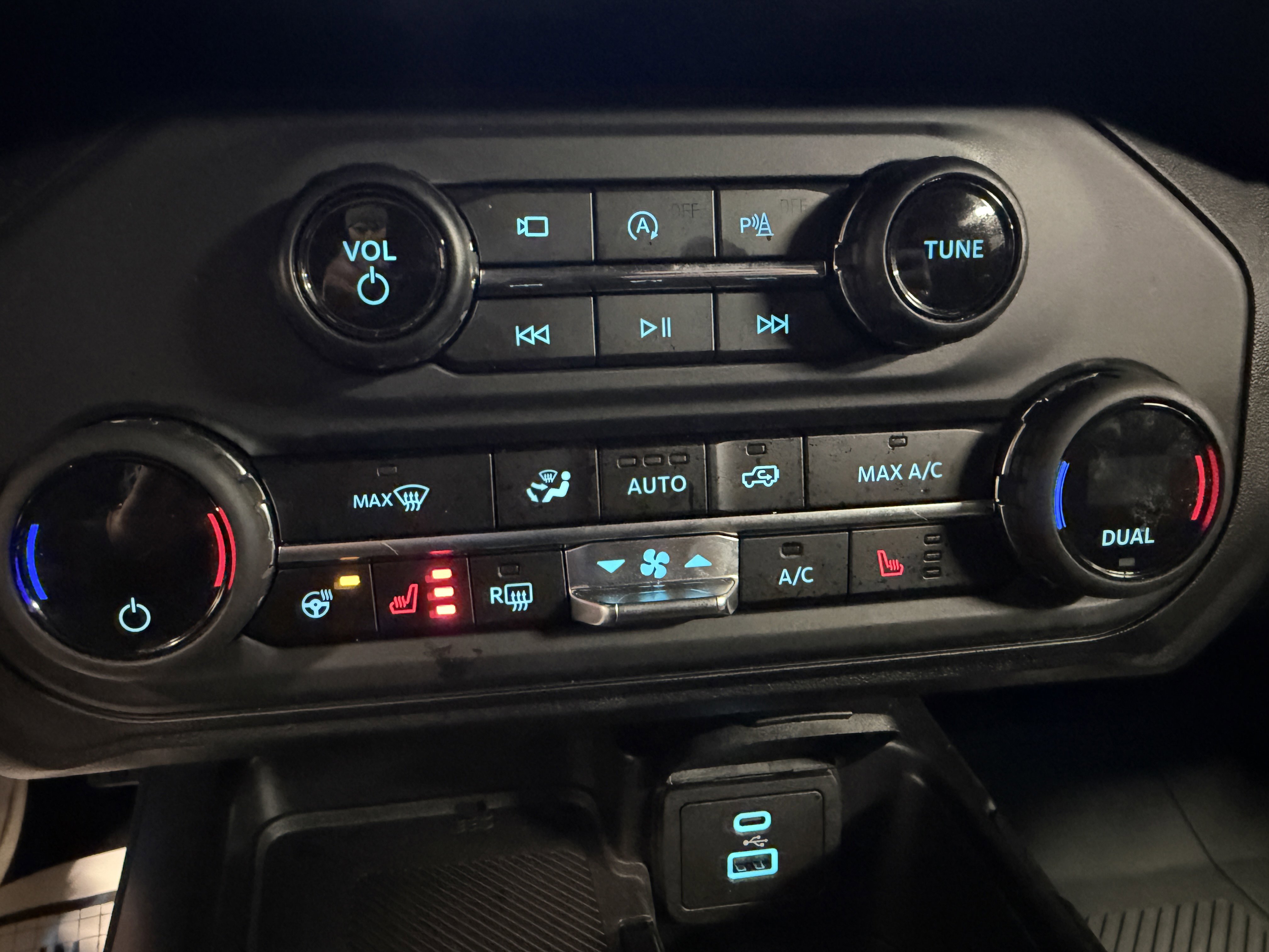 Used 2025 Ford Bronco Outer Banks image 16