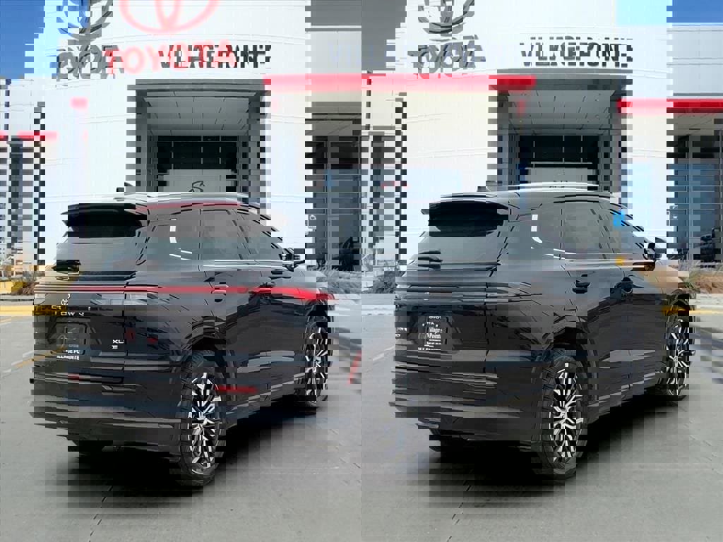 New 2025 Toyota Crown Signia XLE image 7