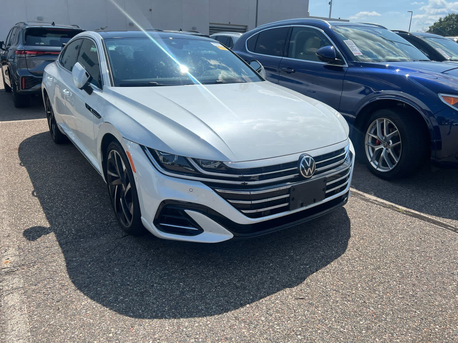 Used 2023 Volkswagen Arteon SEL Premium w/ Arteon MDO Package (Z43) AWD/4WD image 2