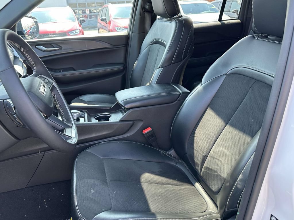 Certified 2024 Jeep Grand Cherokee Altitude AWD/4WD image 18