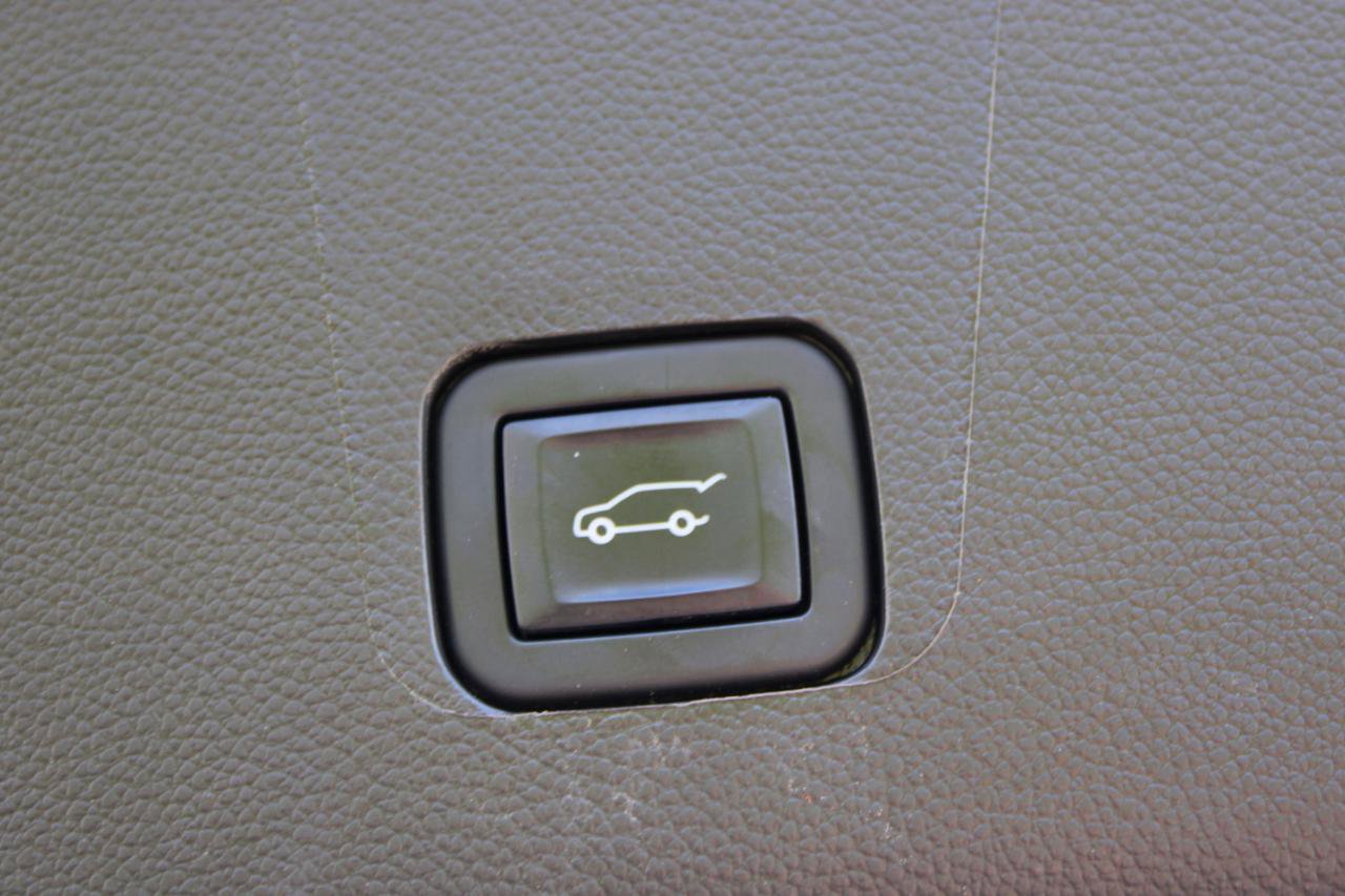 Used 2022 Chevrolet Traverse LT image 8