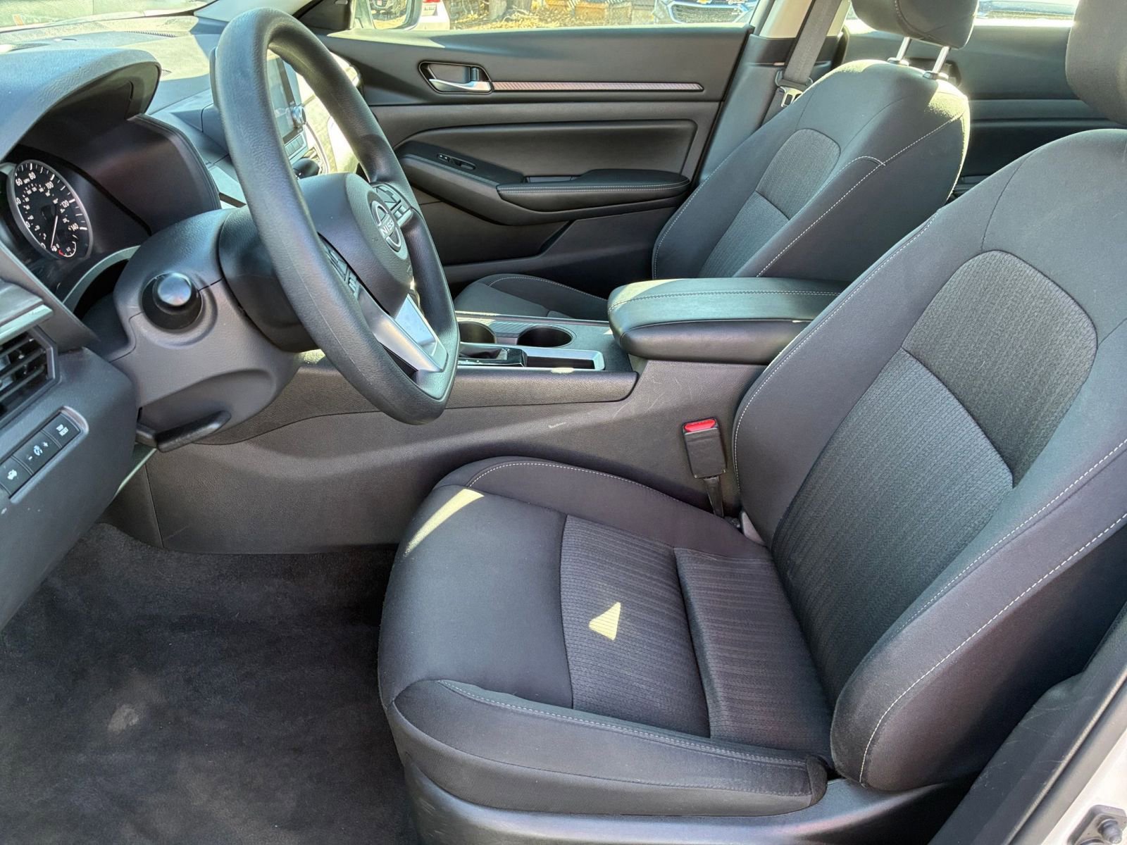 Used 2025 Nissan Altima 2.5 SV image 24