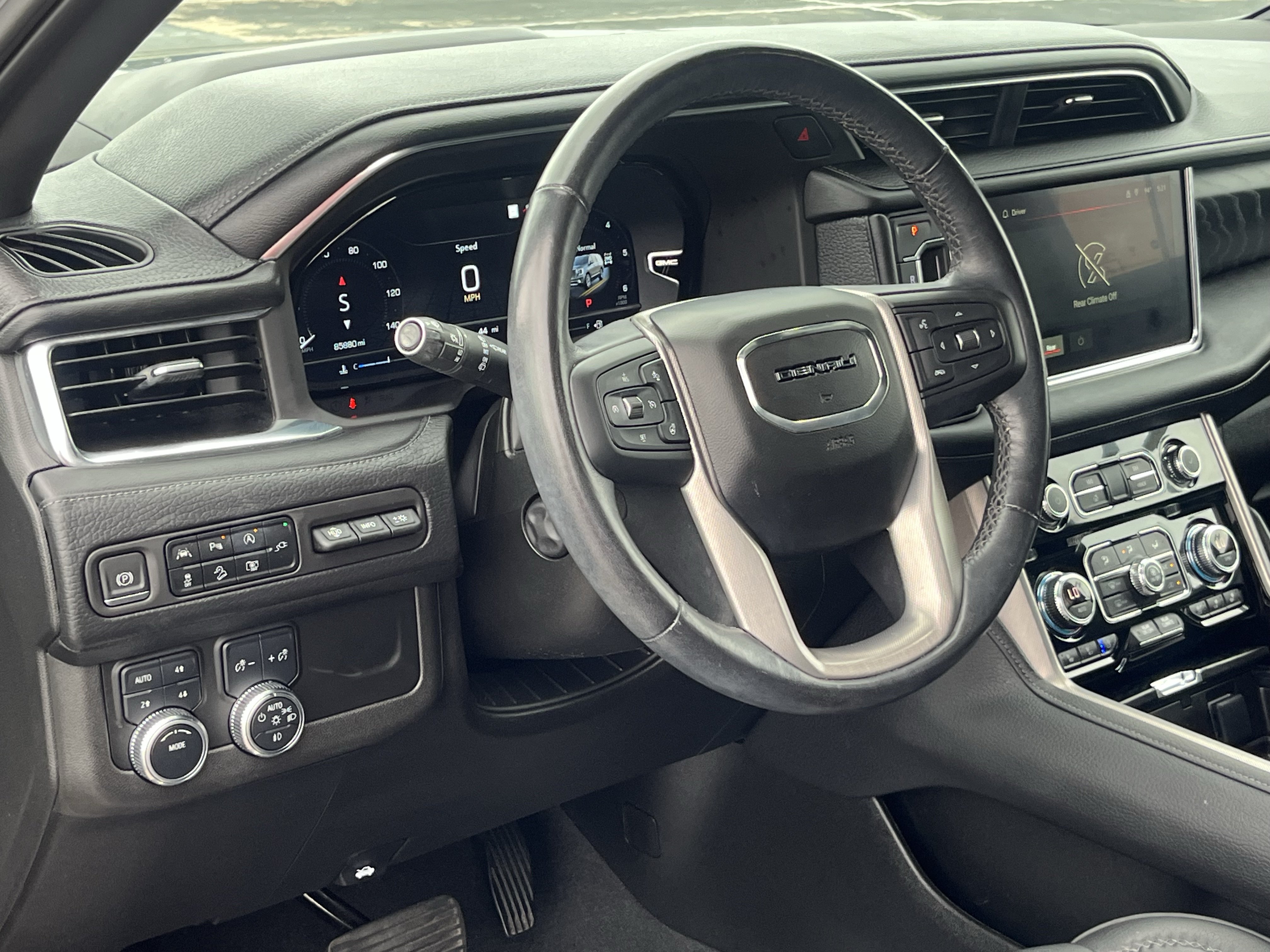 Used 2022 GMC Yukon Denali AWD/4WD image 15