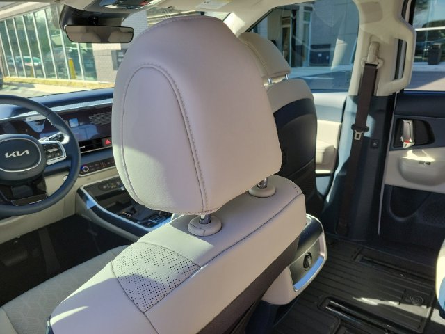 New 2026 Kia Carnival EX FWD image 13
