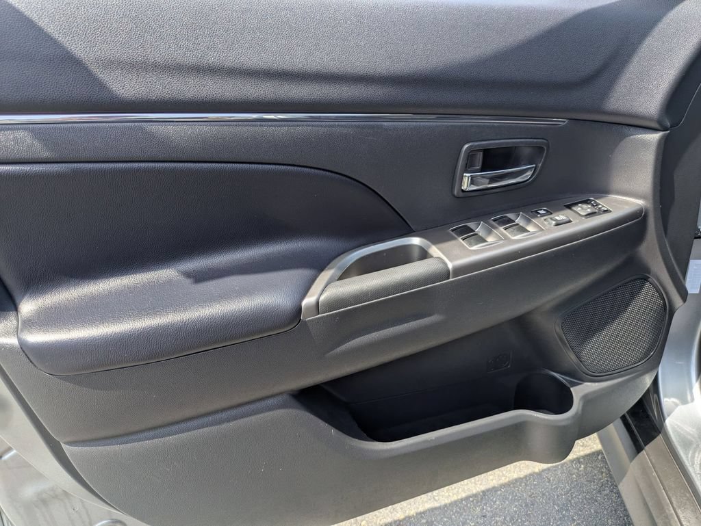 Used 2025 Mitsubishi Outlander Sport SE AWD/4WD image 15