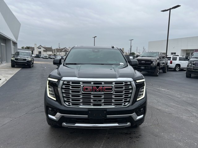 Used 2025 GMC Yukon XL Denali w/ Sun & Power Step Package image 3