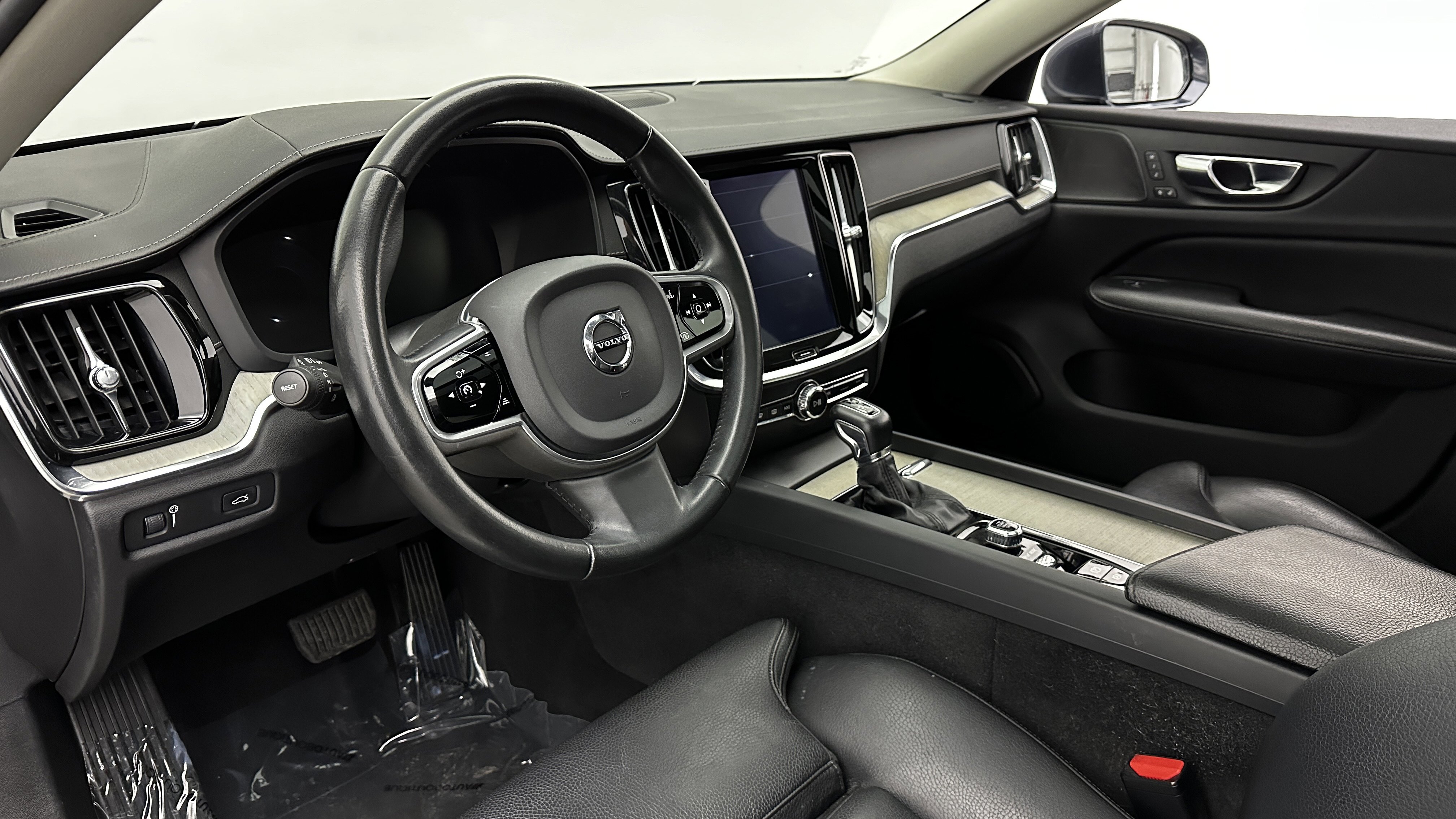 Used 2020 Volvo S60 T6 Inscription w/ Protection Package Premier image 10