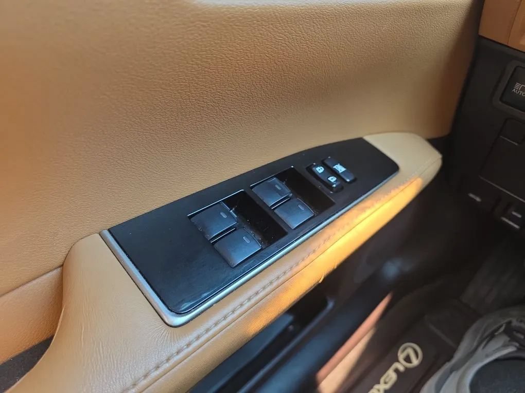 Used 2018 Lexus ES 350 w/ Luxury Package w/Wood Trim FWD image 27