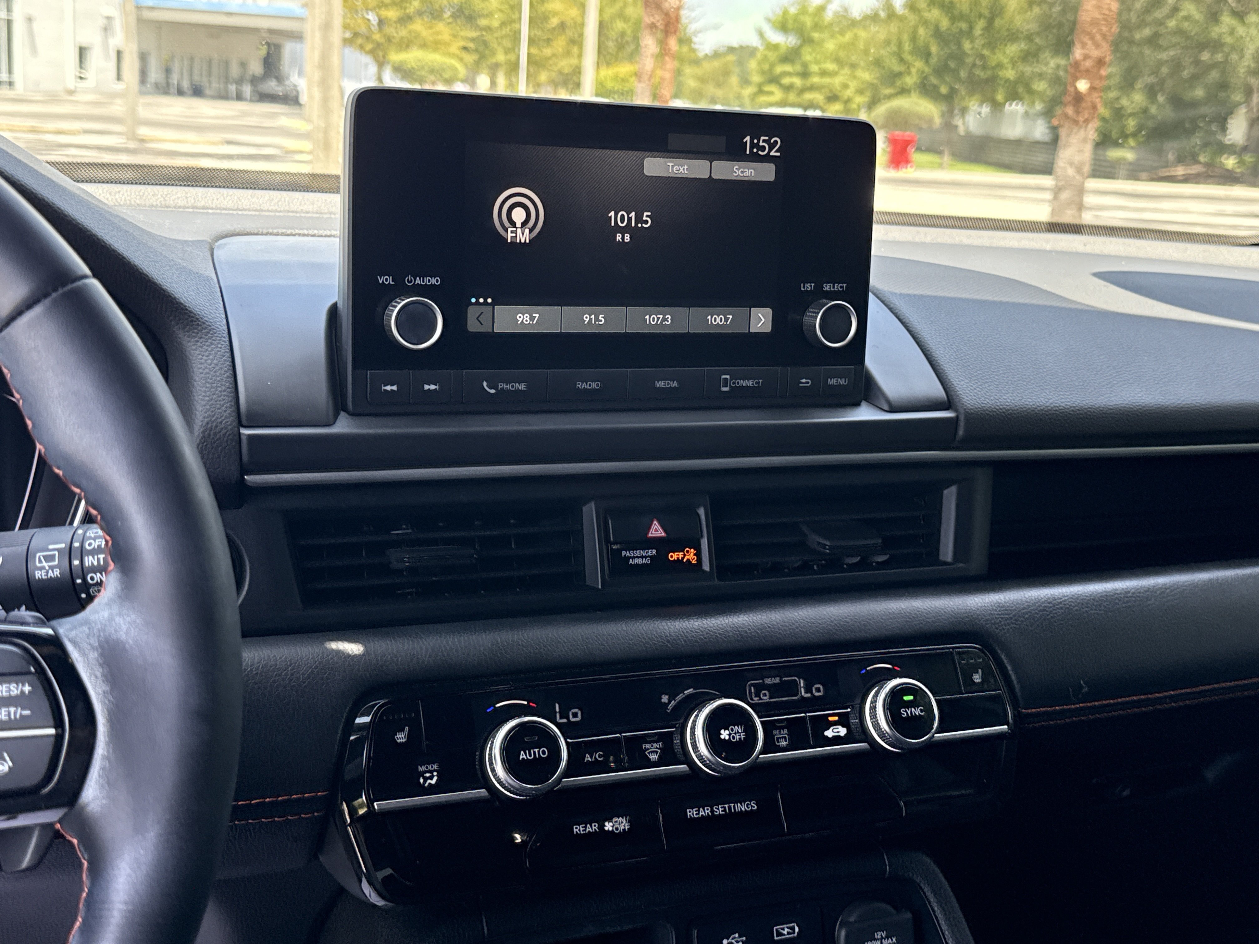 Certified 2025 Honda Pilot Sport image 28