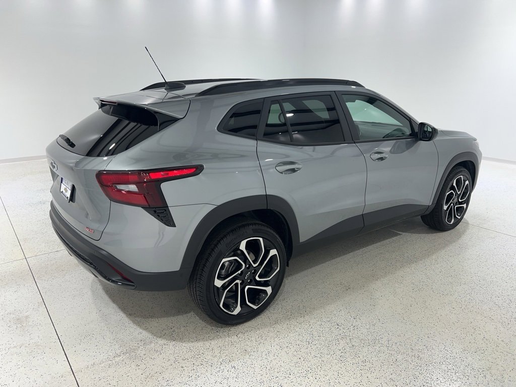 Used 2025 Chevrolet Trax RS w/ Sunroof Package image 5