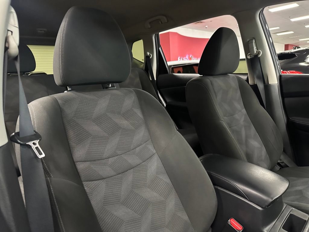 Used 2016 Nissan Rogue S w/ Appearance Package FWD image 29