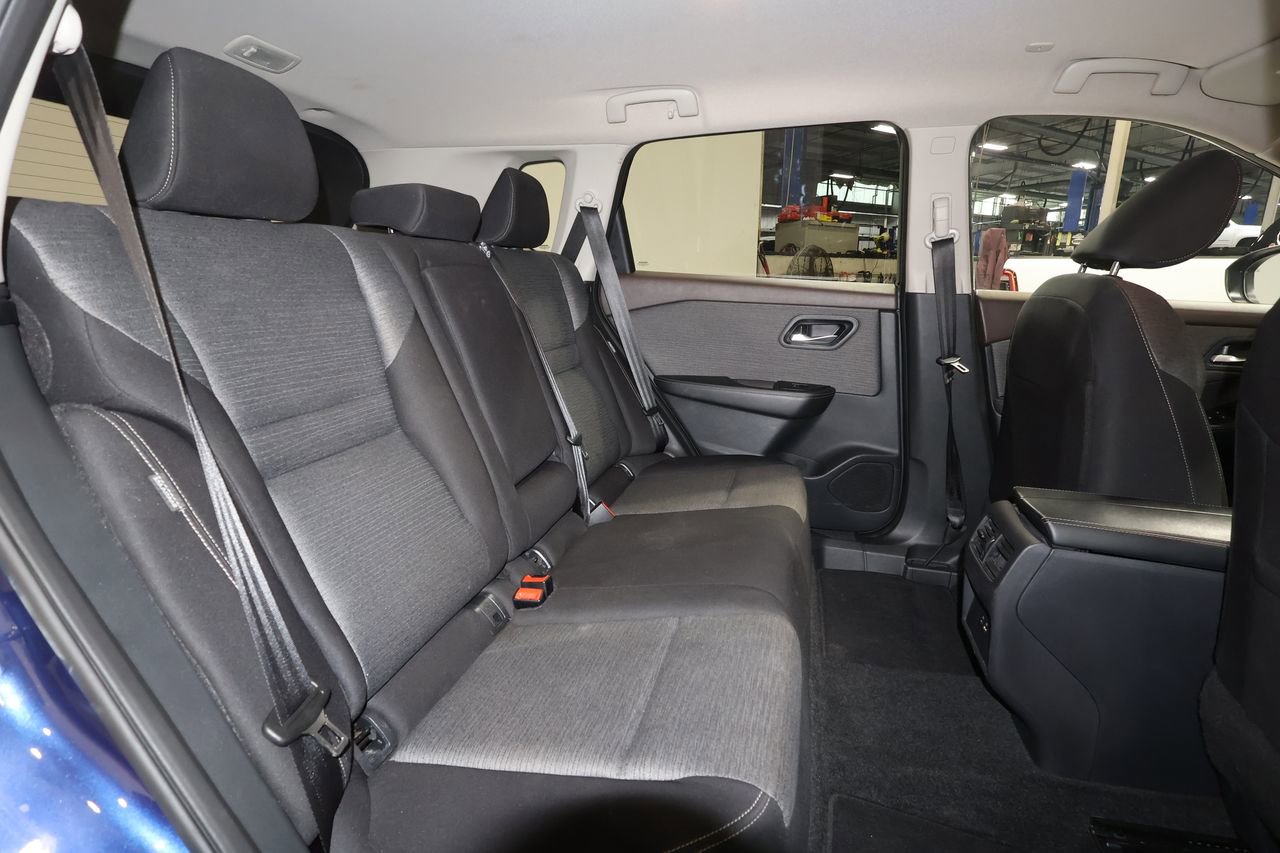 Used 2023 Nissan Rogue SV image 25