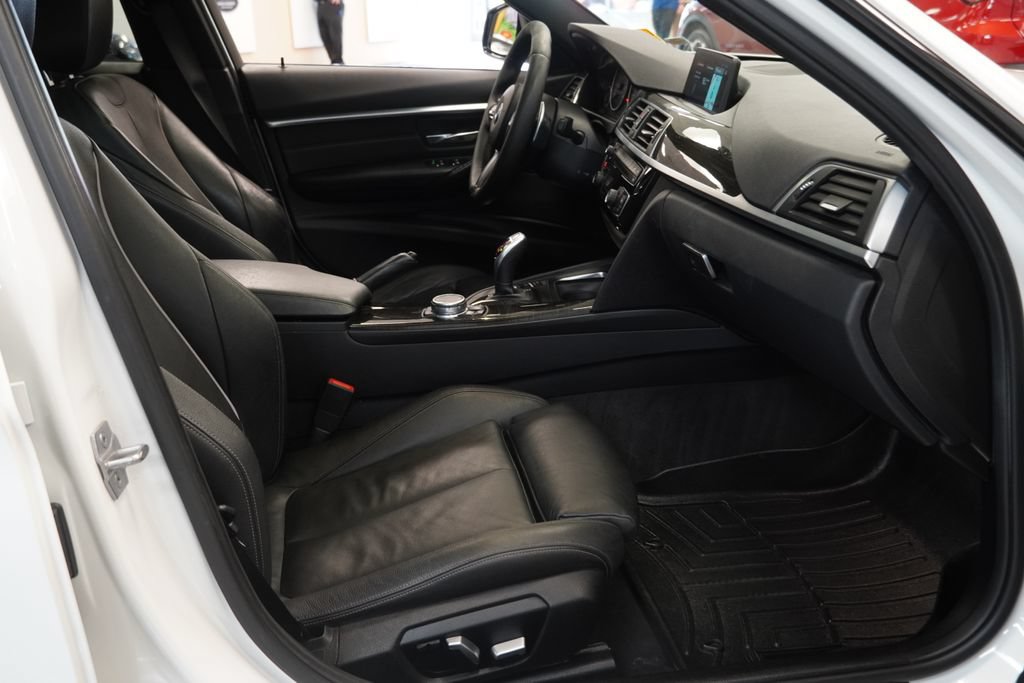 Used 2017 BMW 340i xDrive Sedan AWD/4WD image 22