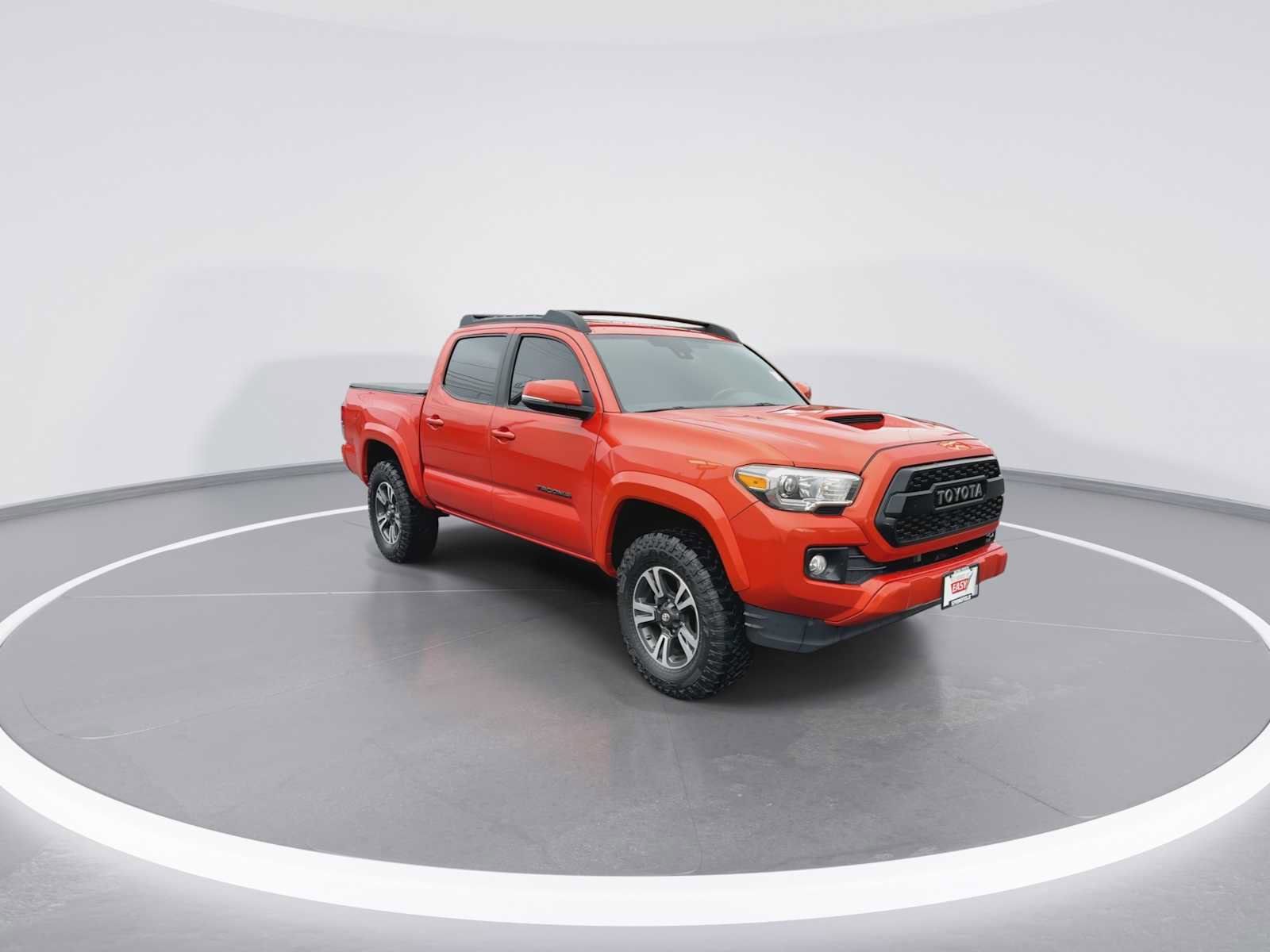 Used 2018 Toyota Tacoma TRD Sport image 2