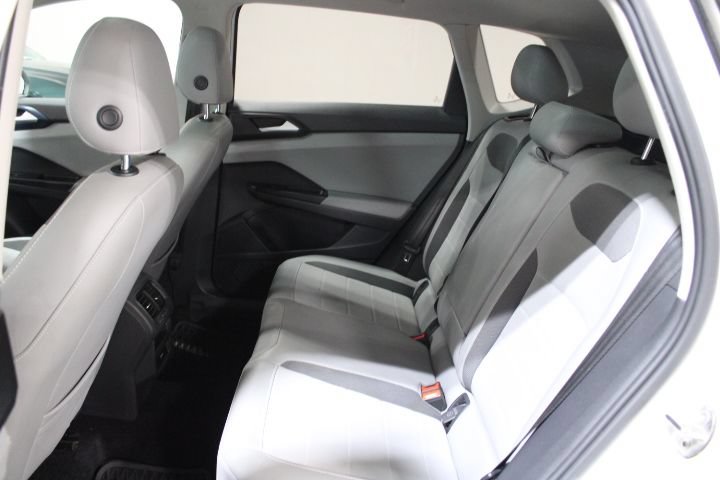 Used 2022 Volkswagen Taos SE w/ Panoramic Sunroof Package FWD image 22