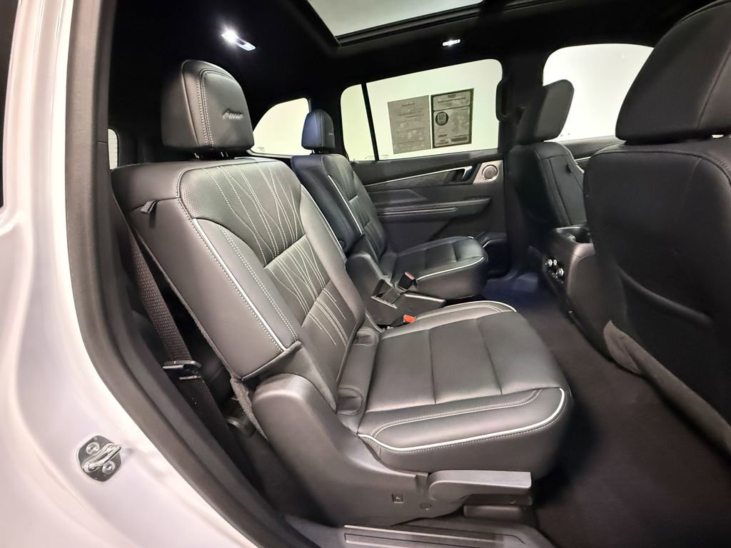 Used 2025 Buick Enclave Avenir w/ Super Cruise Package AWD/4WD image 15